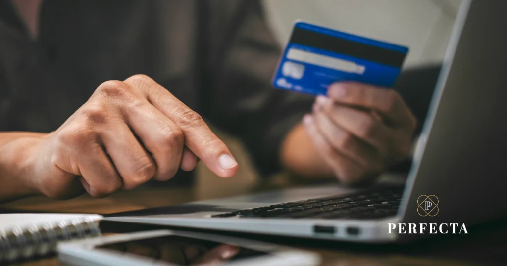 Faktura powyżej 15 000 zł a split payment. Kiedy zwykły przelew grozi sankcją VAT i wyłączeniem kosztu?